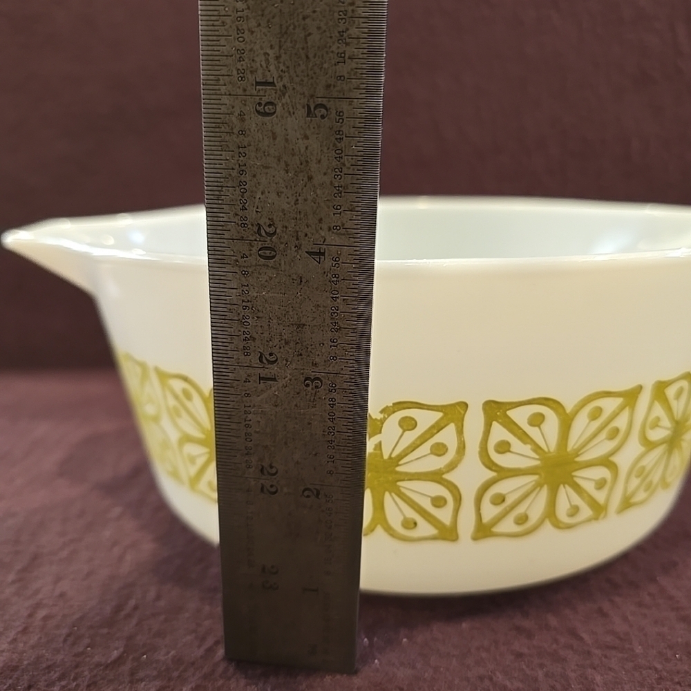 Pyrex Verde Green Square Flower Casserole - Picture 10 of 10